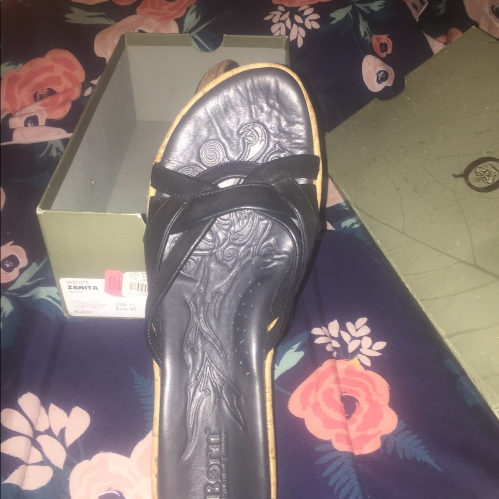 Born sandals